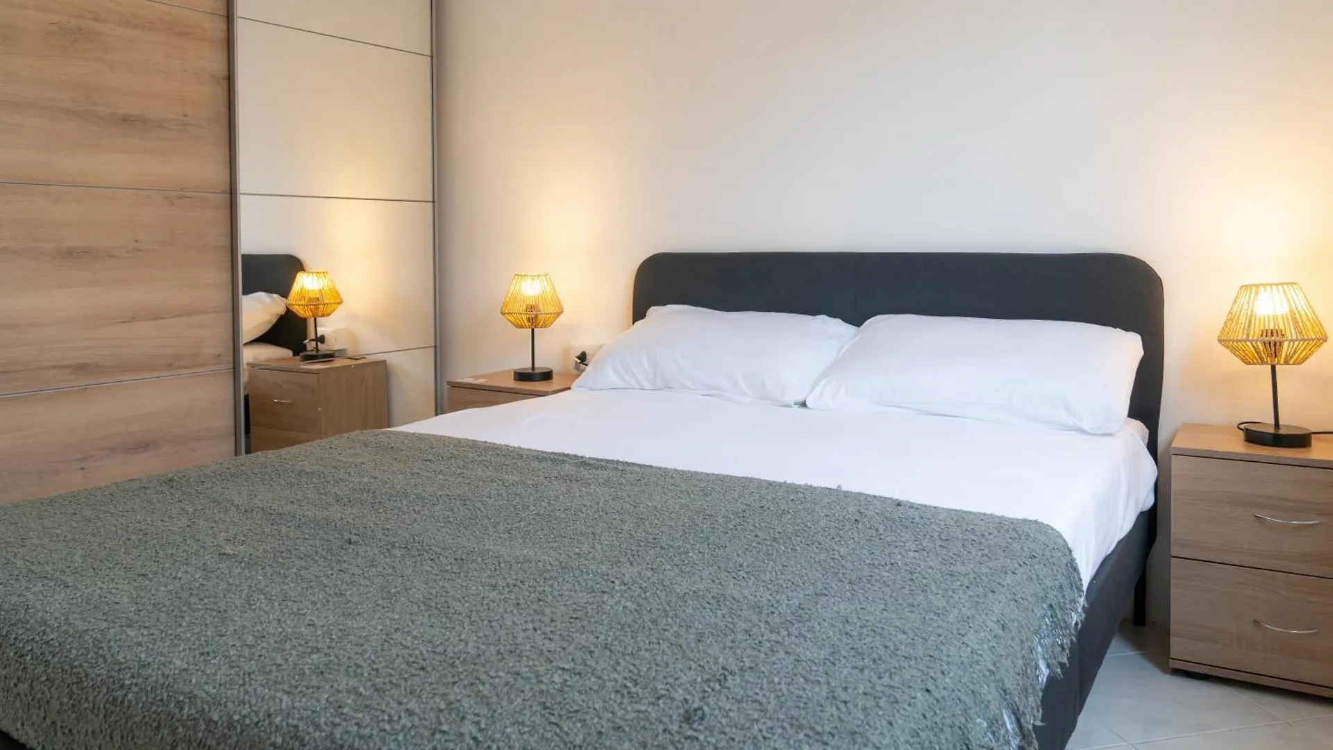 Apartment 2 Pieces - 4 Personnes - Entierement Equipe Et Idealement Situe Proche Toutes Commodites Menton