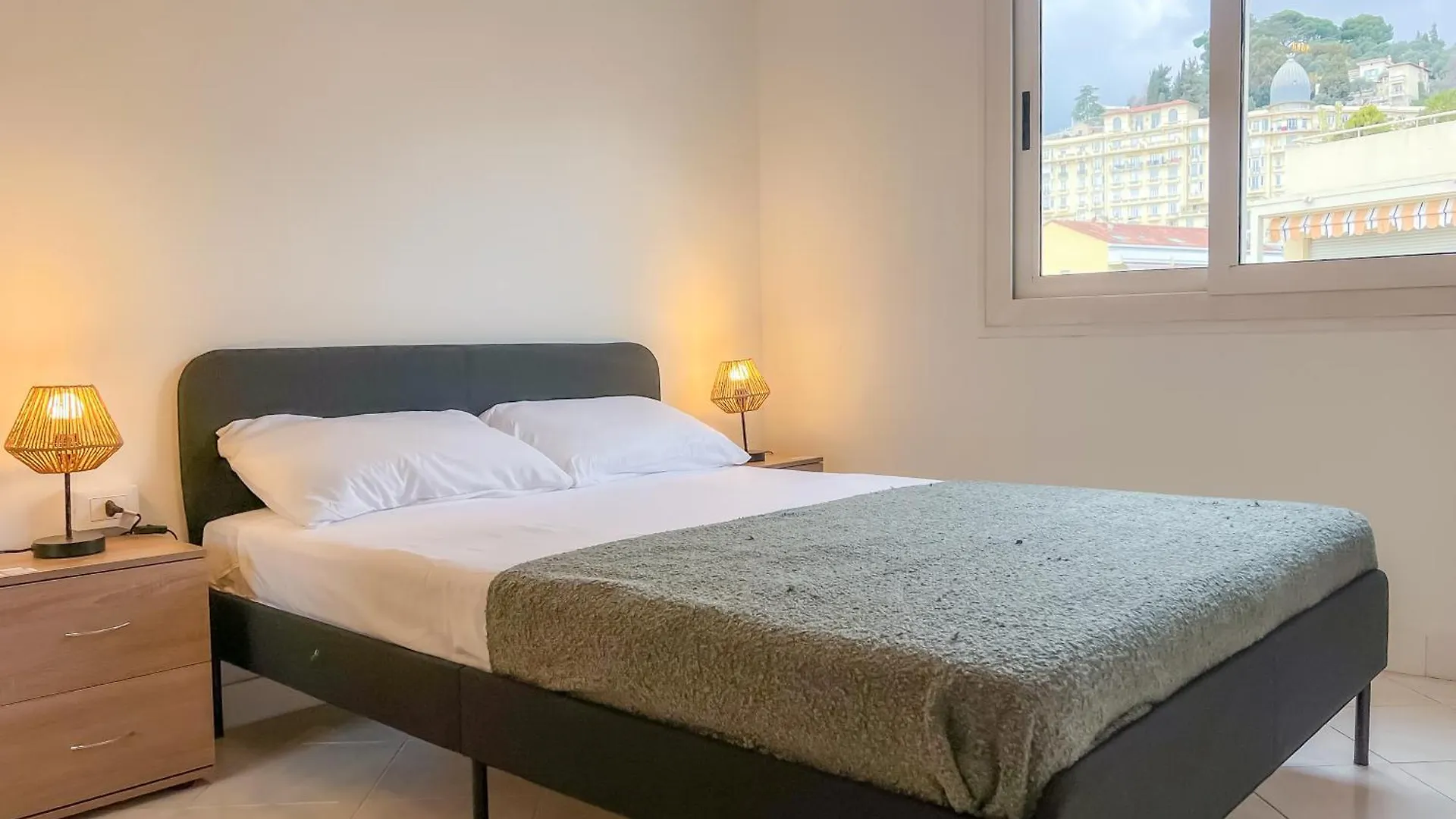 2 Pieces - 4 Personnes - Entierement Equipe Et Idealement Situe Proche Toutes Commodites Menton